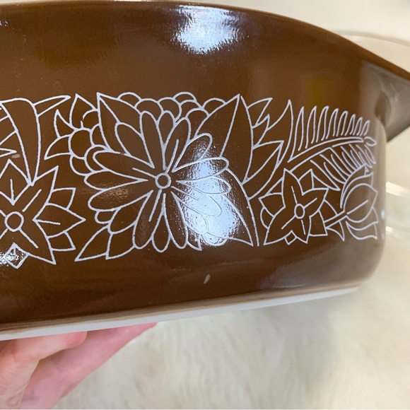 Vintage Pyrex brown Woodland 045 2.5qt casserole dish with lid - Picture 4 of 6